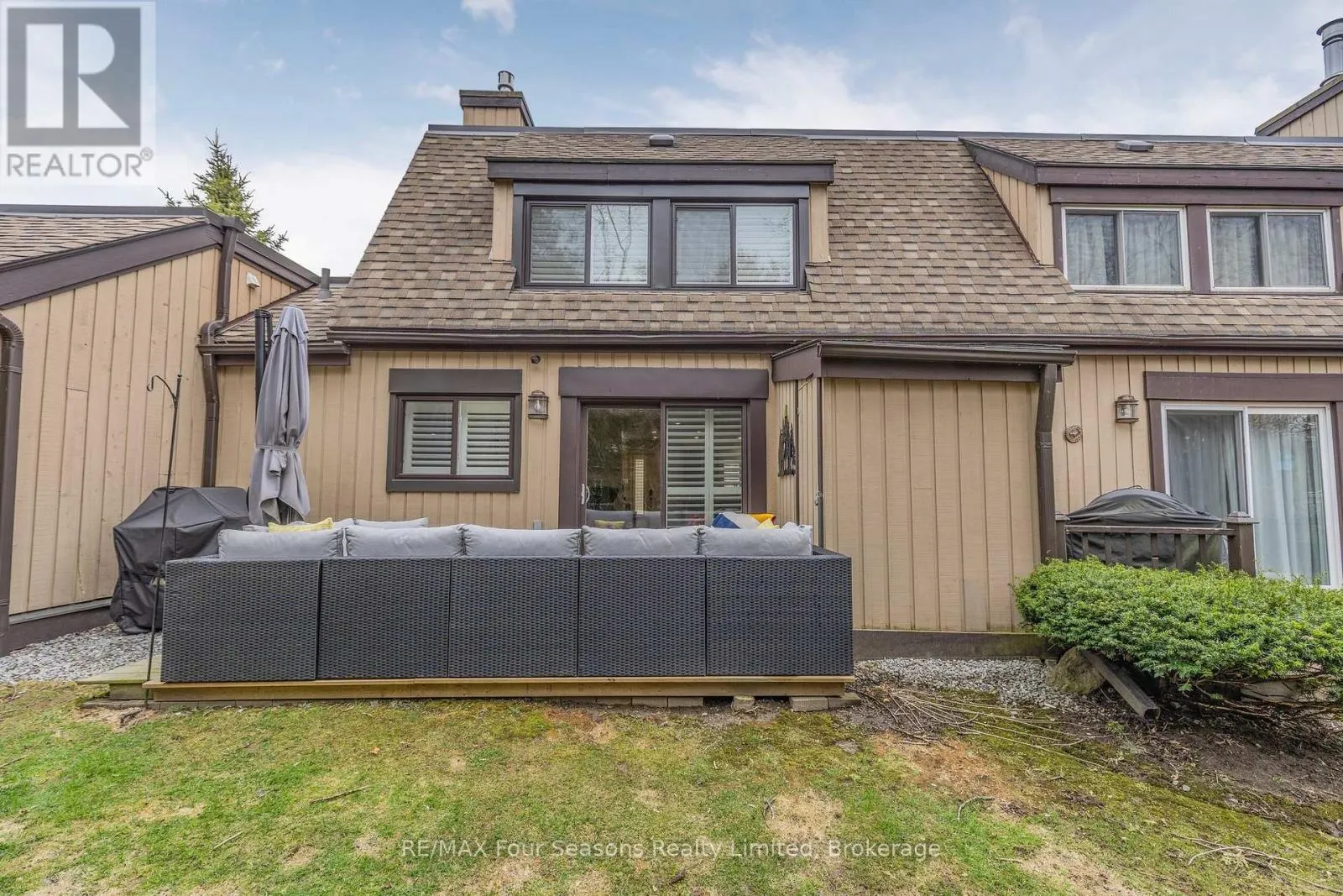 113 ESCARPMENT CRESCENT