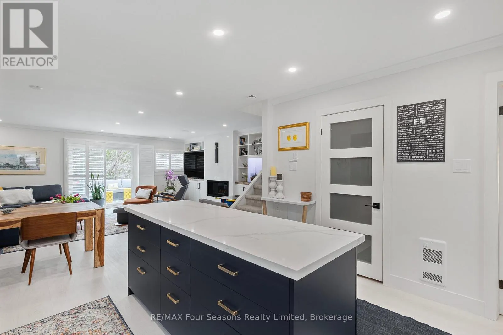 113 ESCARPMENT CRESCENT