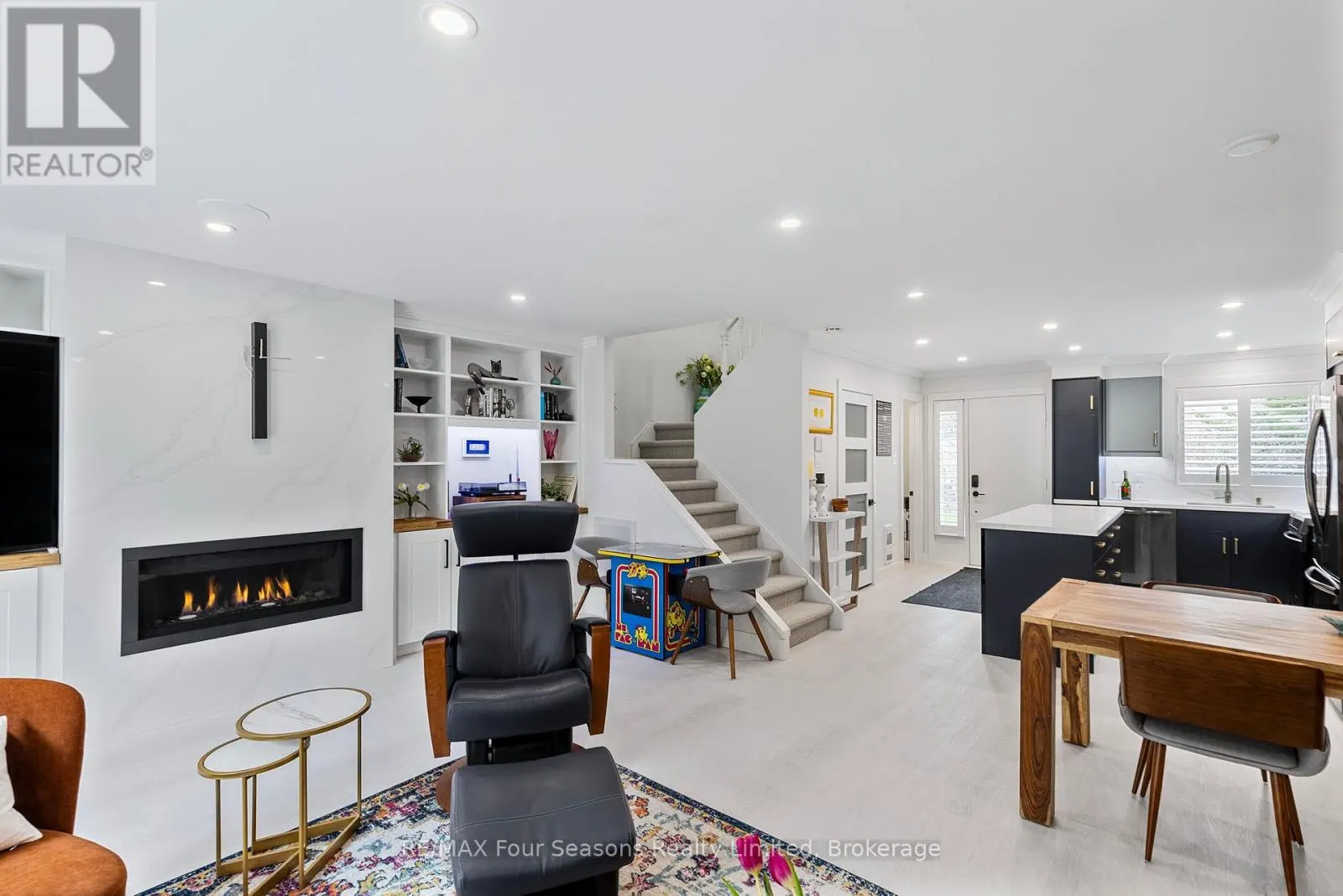 113 ESCARPMENT CRESCENT