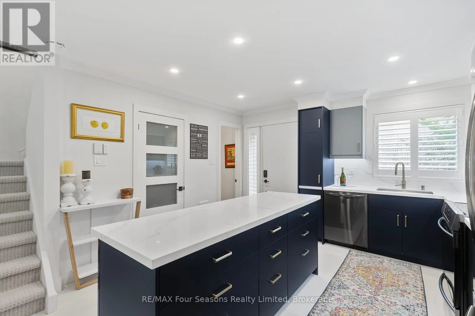113 ESCARPMENT CRESCENT