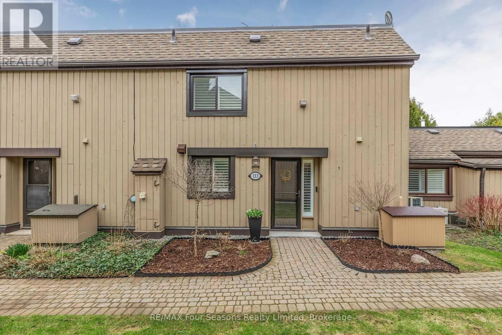 113 ESCARPMENT CRESCENT