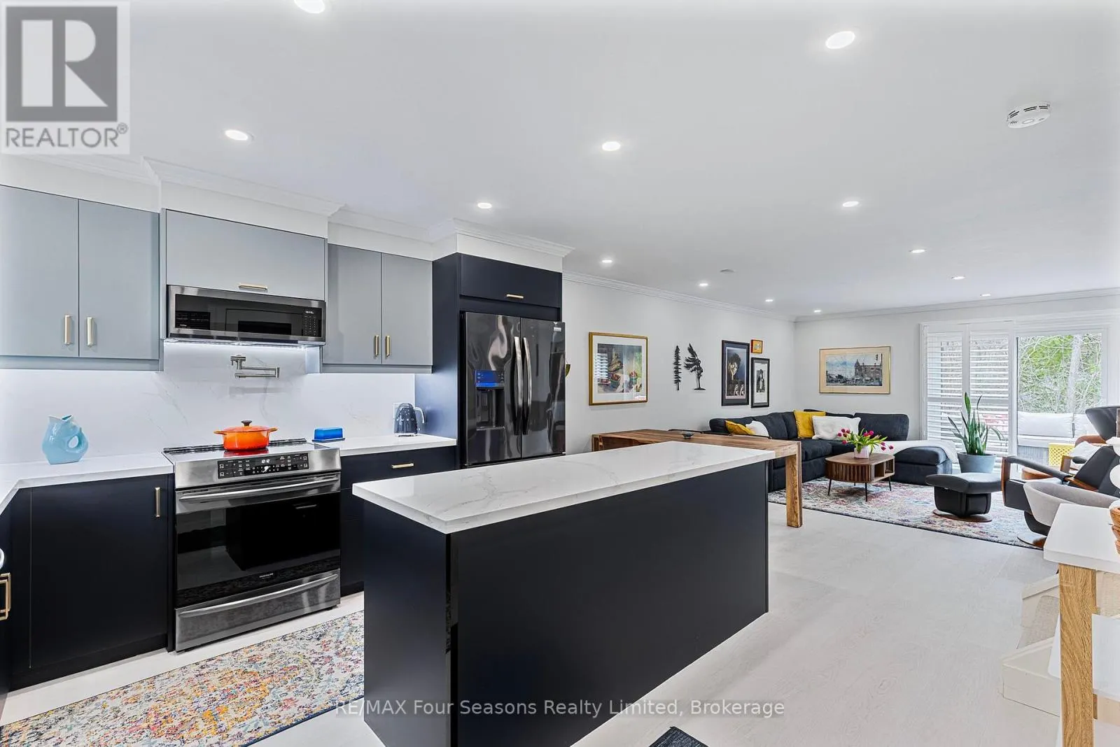 113 ESCARPMENT CRESCENT