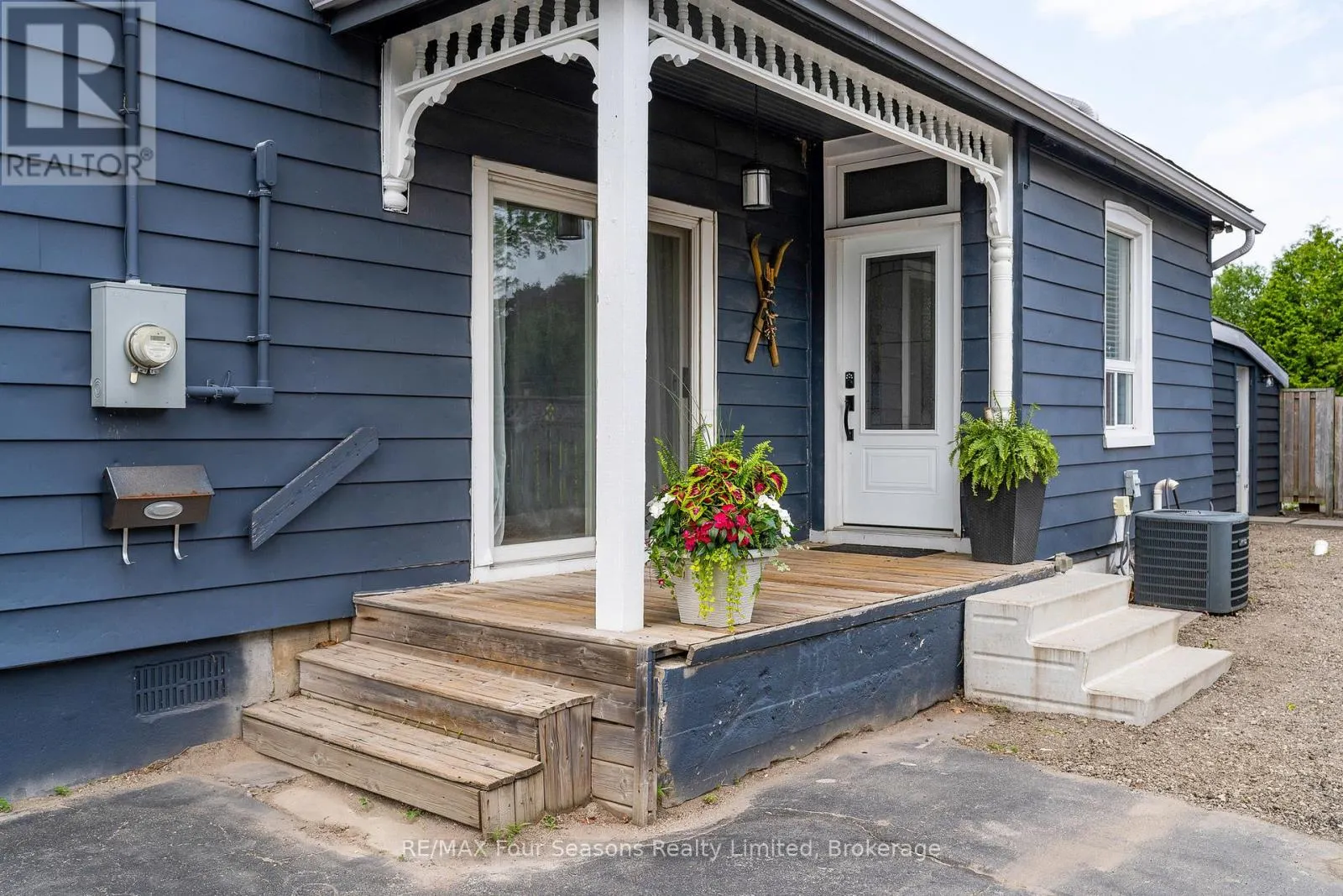 43 CEDAR STREET