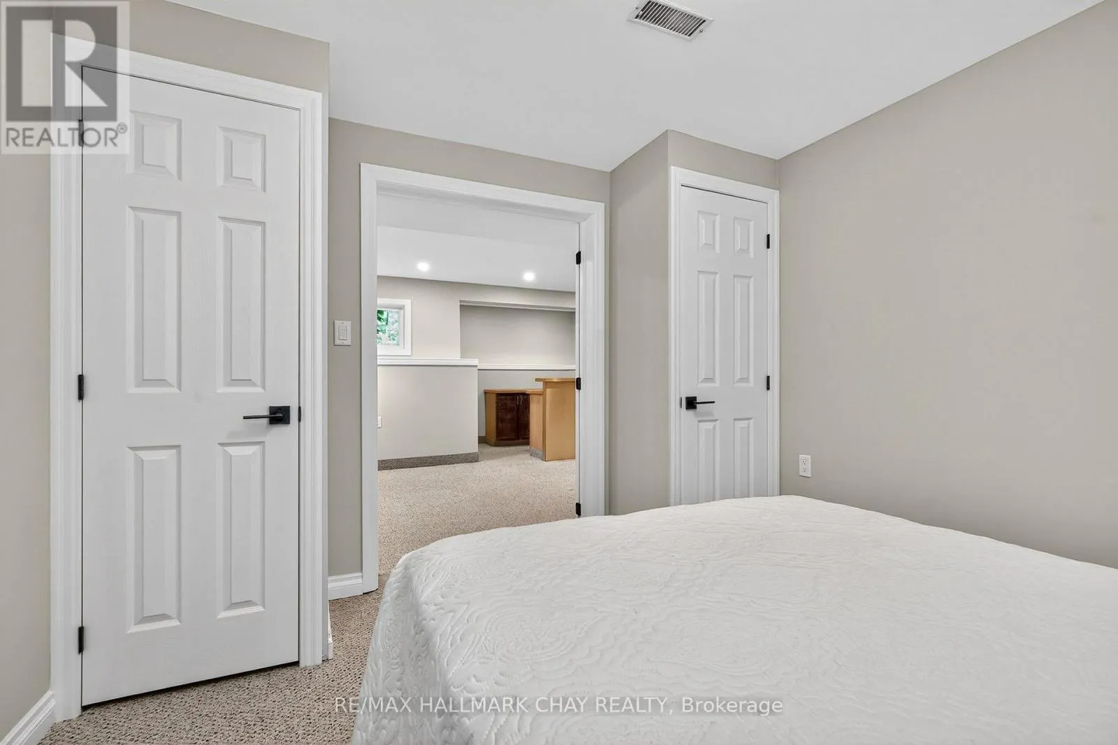 403 MOONSTONE ROAD E