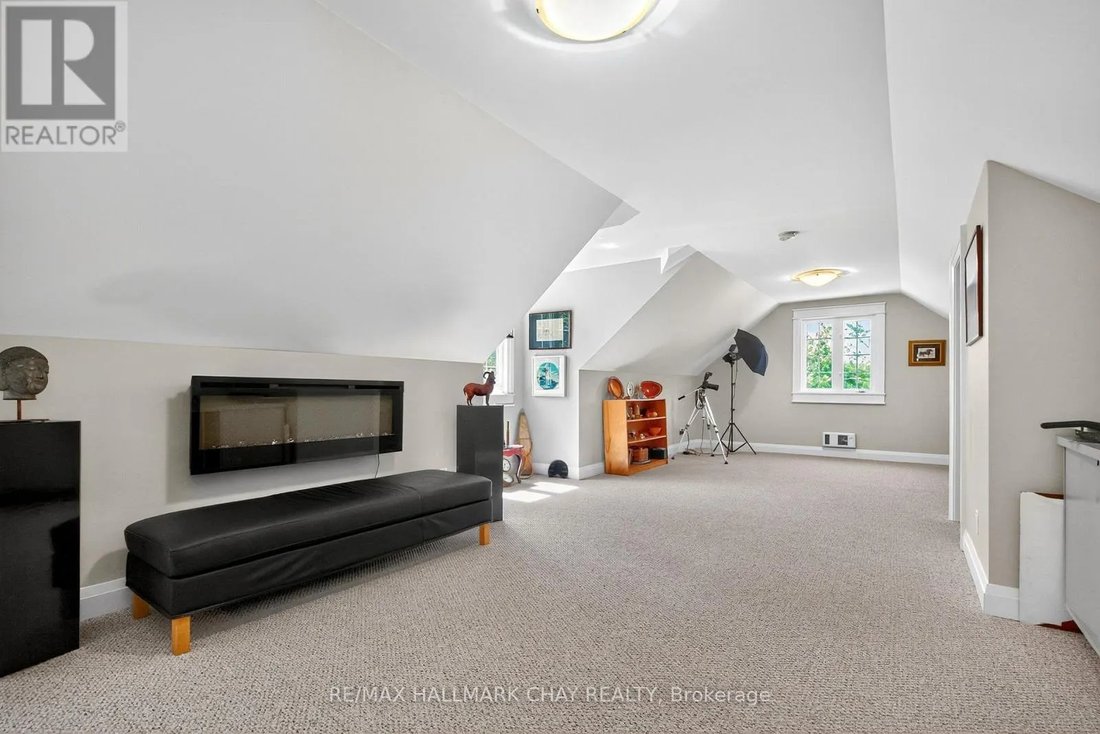 403 MOONSTONE ROAD E