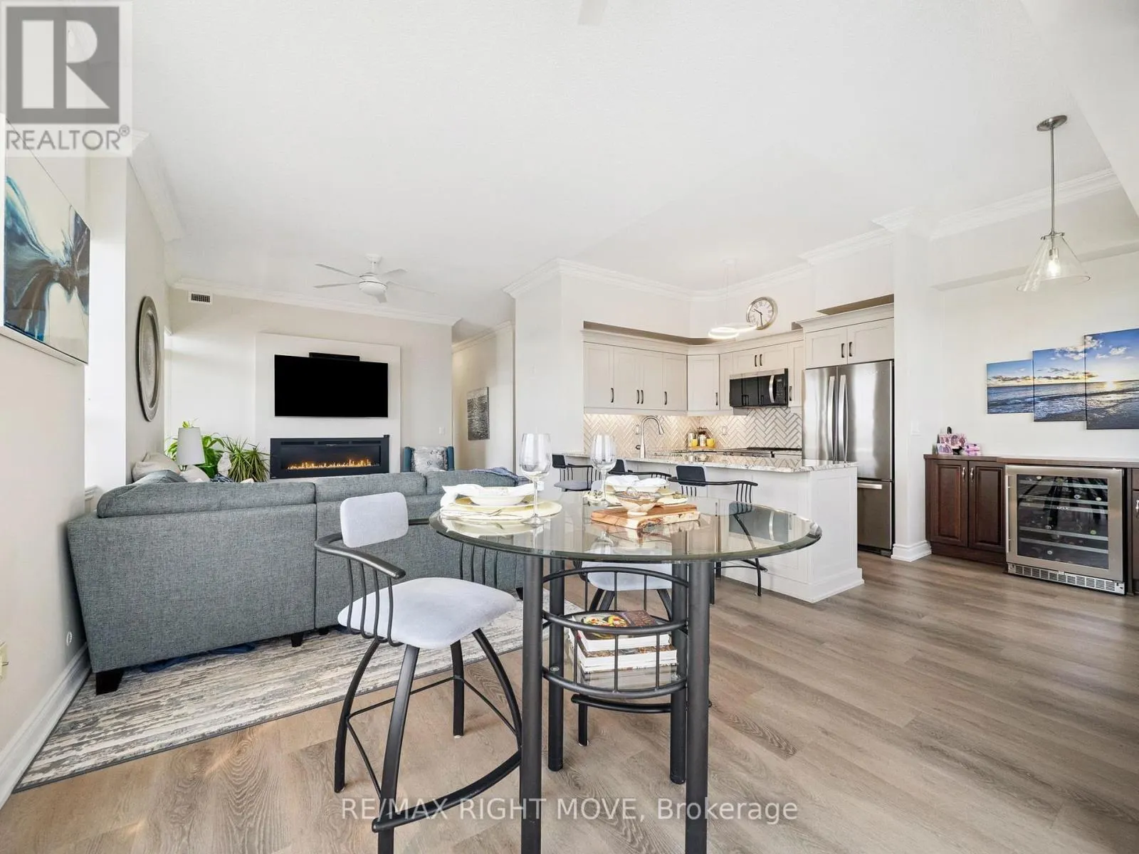 806 - 354 ATHERLEY ROAD
