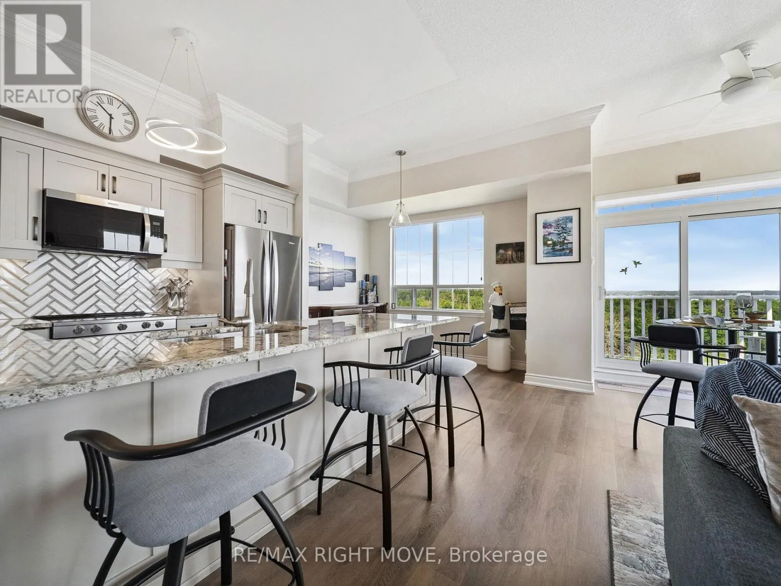 806 - 354 ATHERLEY ROAD