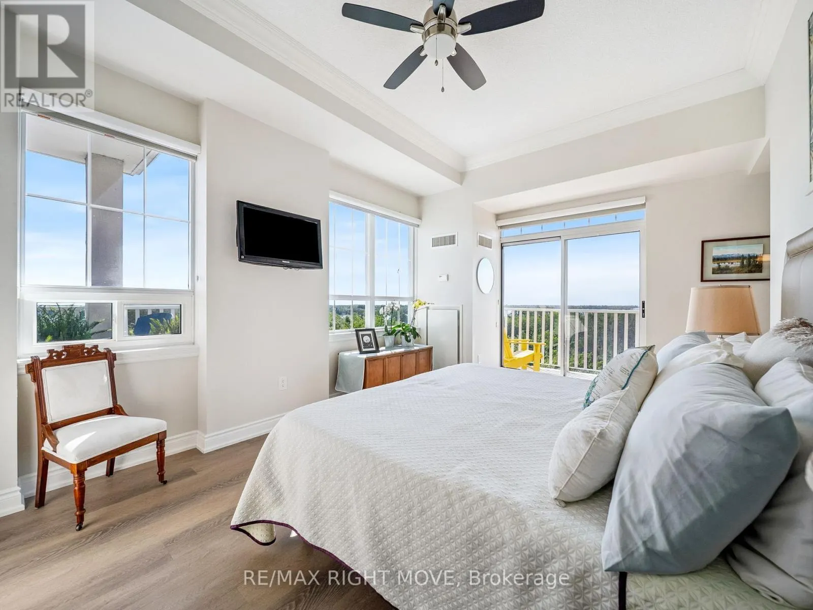806 - 354 ATHERLEY ROAD