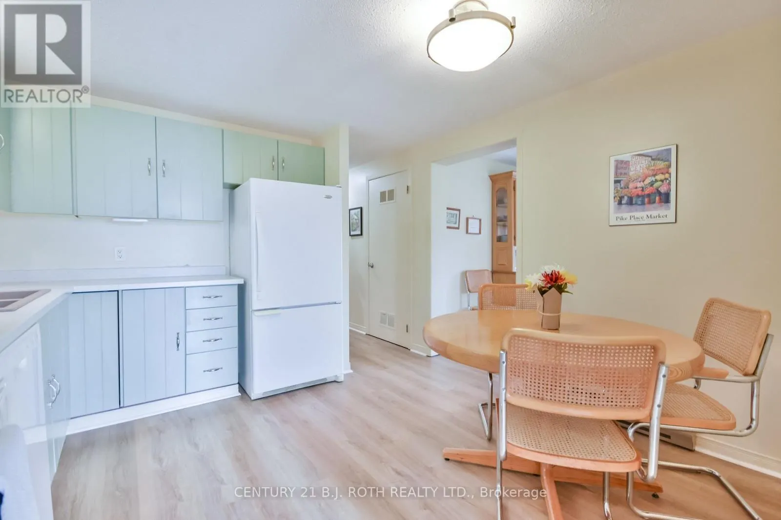 22 TAMARACK DRIVE