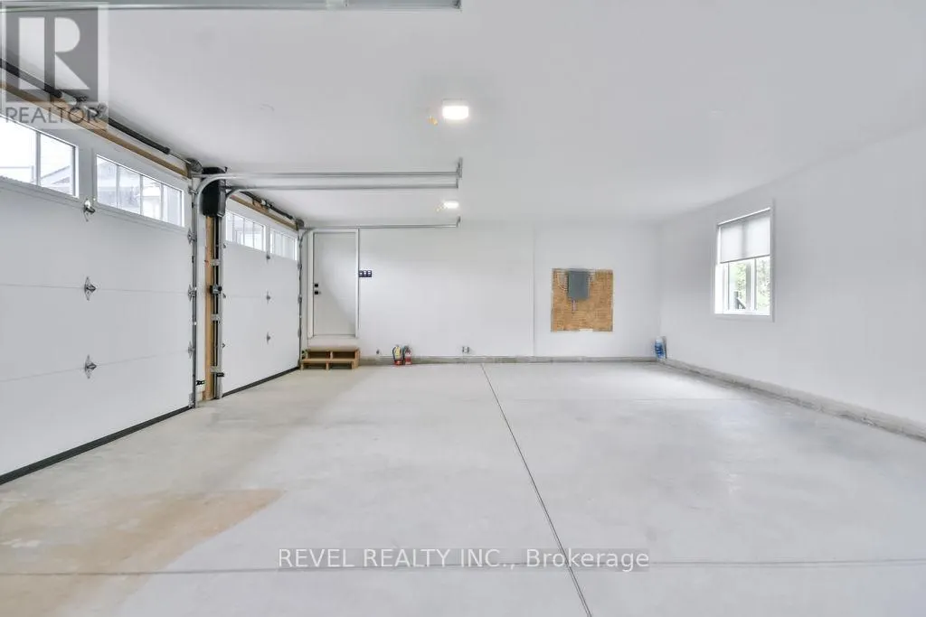 4 CLYDESDALE COURT