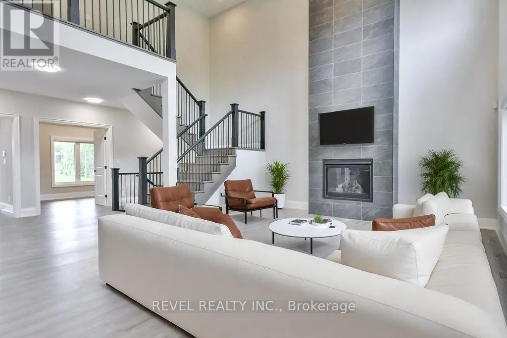 4 CLYDESDALE COURT