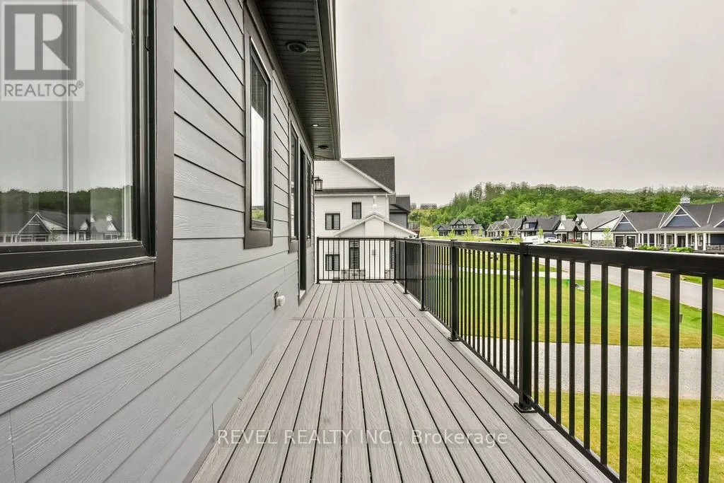 4 CLYDESDALE COURT