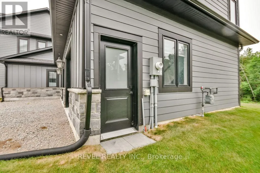 4 CLYDESDALE COURT