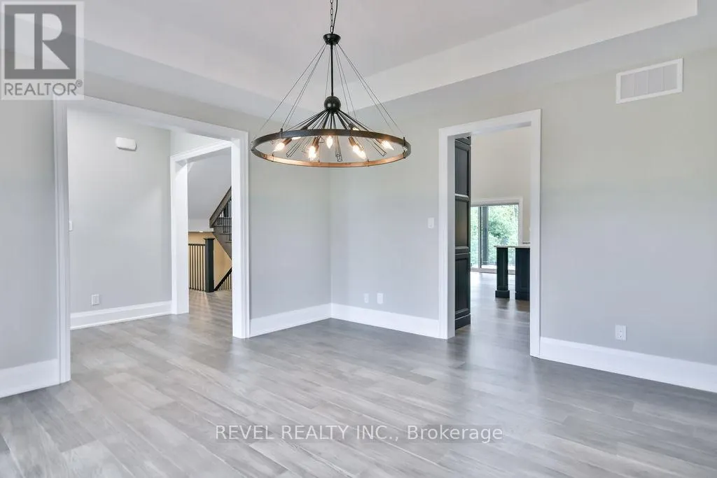4 CLYDESDALE COURT