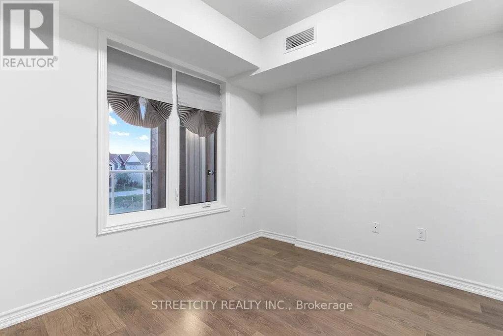 215 - 5 SPOONER CRESCENT