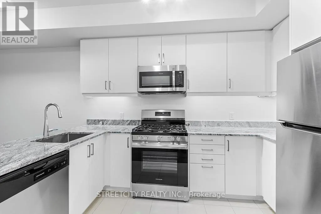 215 - 5 SPOONER CRESCENT