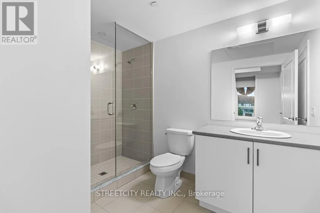 215 - 5 SPOONER CRESCENT