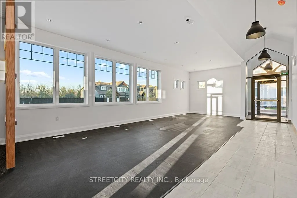 215 - 5 SPOONER CRESCENT