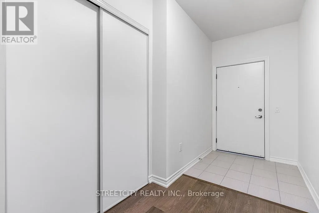 215 - 5 SPOONER CRESCENT