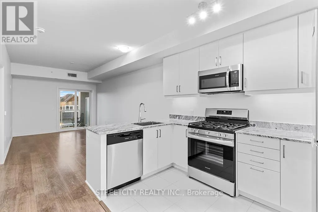 215 - 5 SPOONER CRESCENT