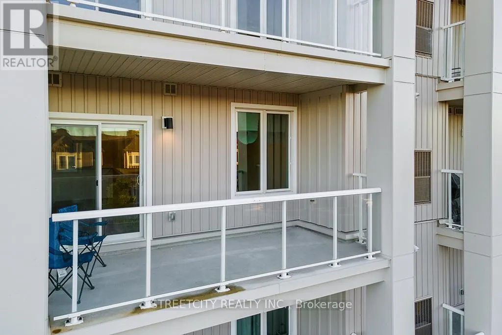 215 - 5 SPOONER CRESCENT