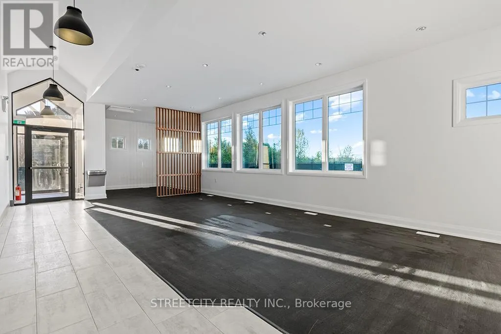 215 - 5 SPOONER CRESCENT