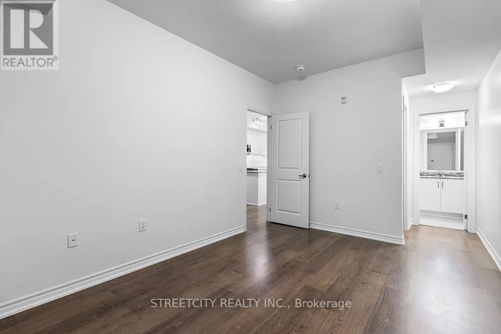 215 - 5 SPOONER CRESCENT