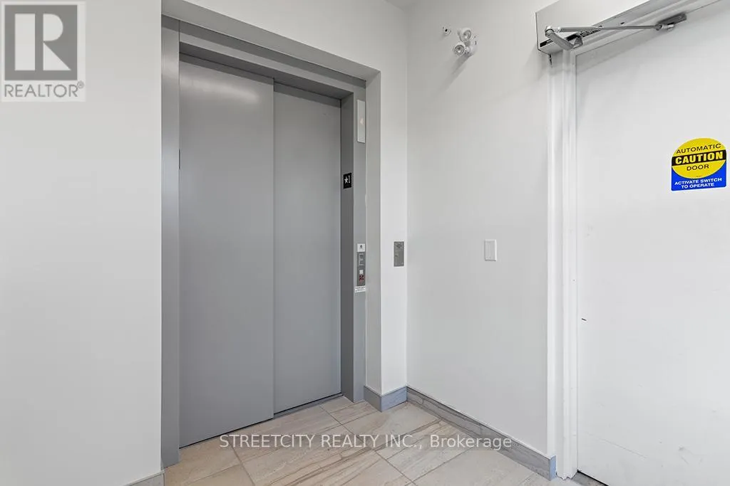 215 - 5 SPOONER CRESCENT
