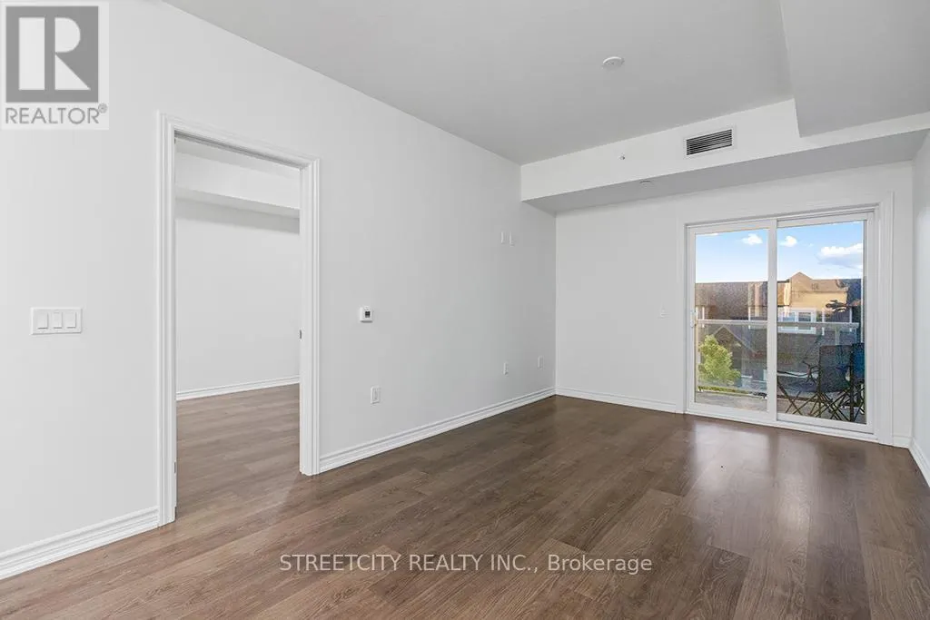 215 - 5 SPOONER CRESCENT