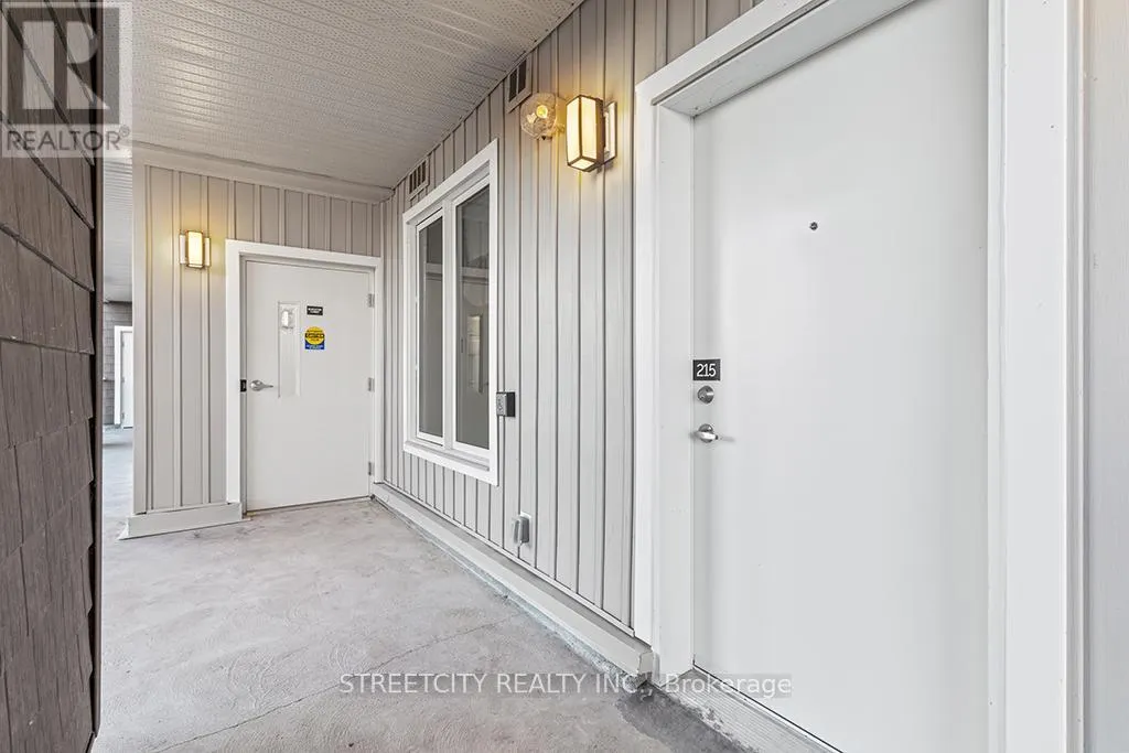 215 - 5 SPOONER CRESCENT