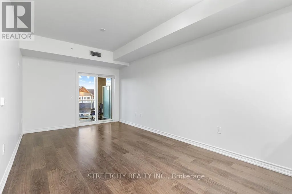 215 - 5 SPOONER CRESCENT