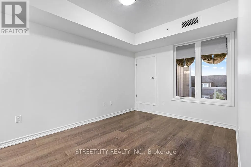 215 - 5 SPOONER CRESCENT