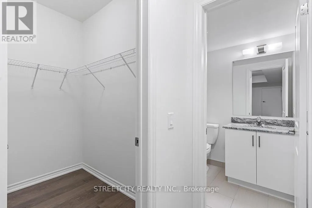 215 - 5 SPOONER CRESCENT