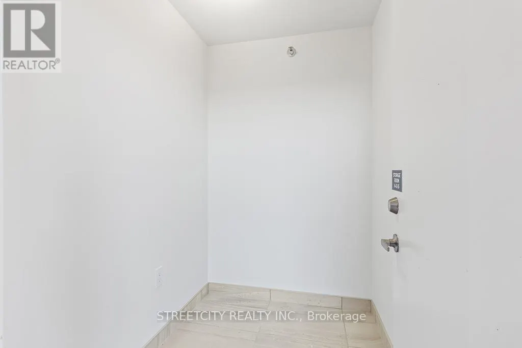 215 - 5 SPOONER CRESCENT