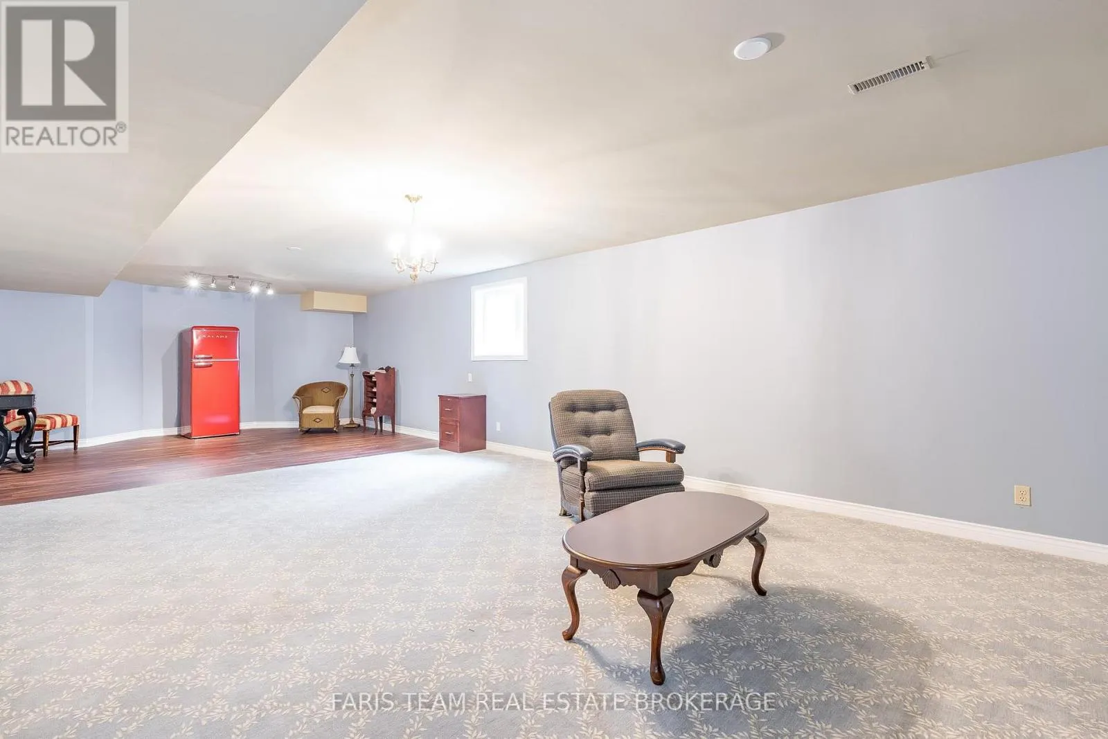 32 CAIRNS BOULEVARD