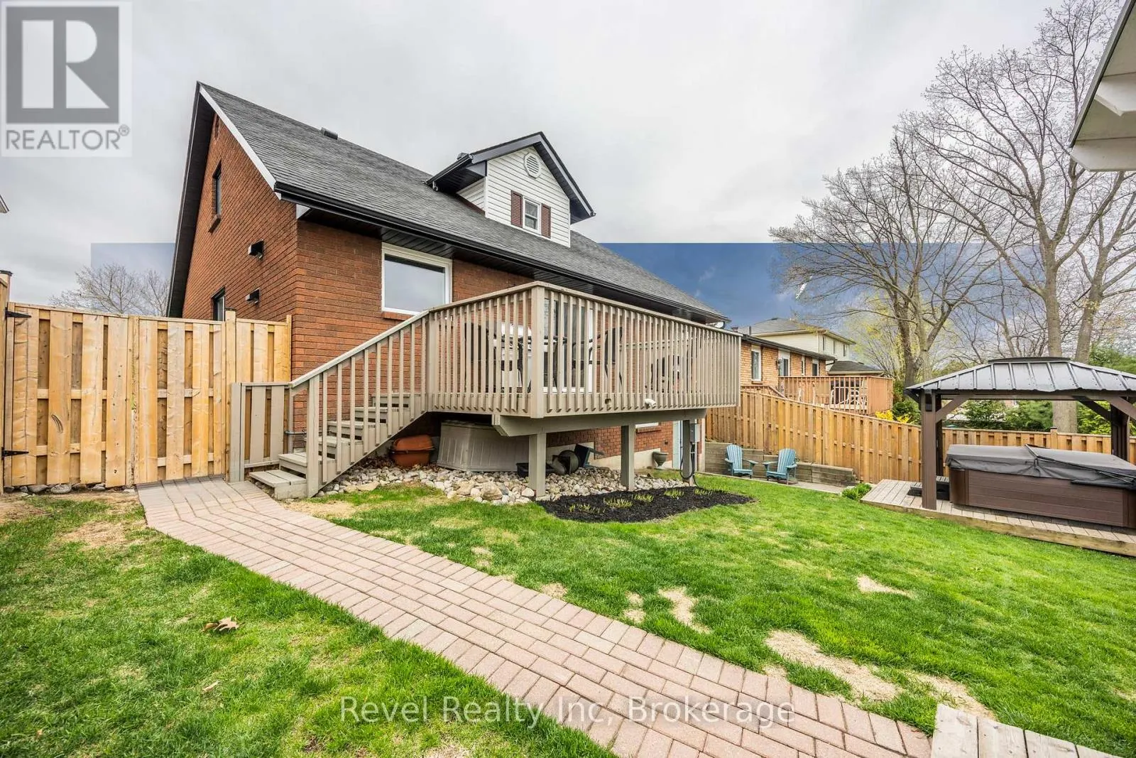 894 MONTREAL STREET