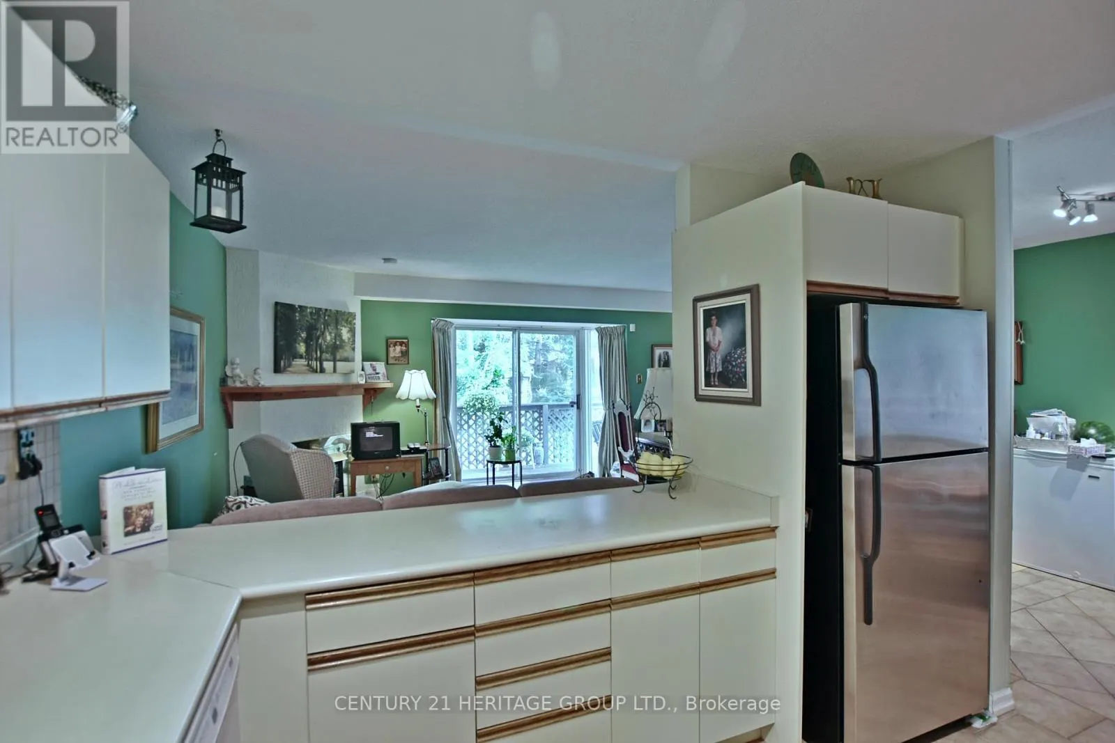 6 - 410 THOMAS STREET