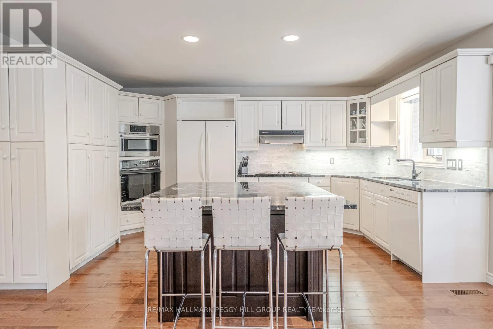24 WILLOW BAY DRIVE