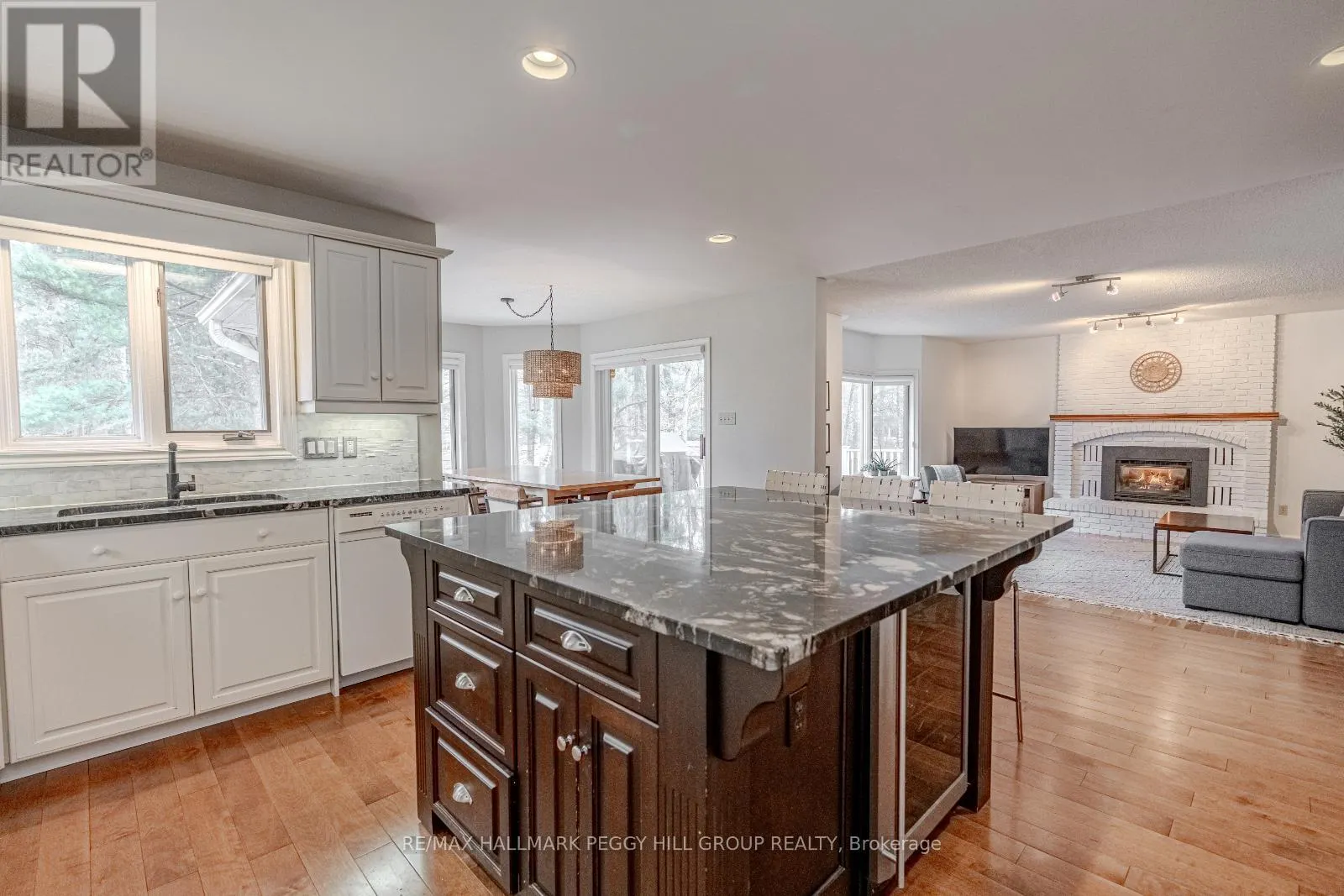 24 WILLOW BAY DRIVE