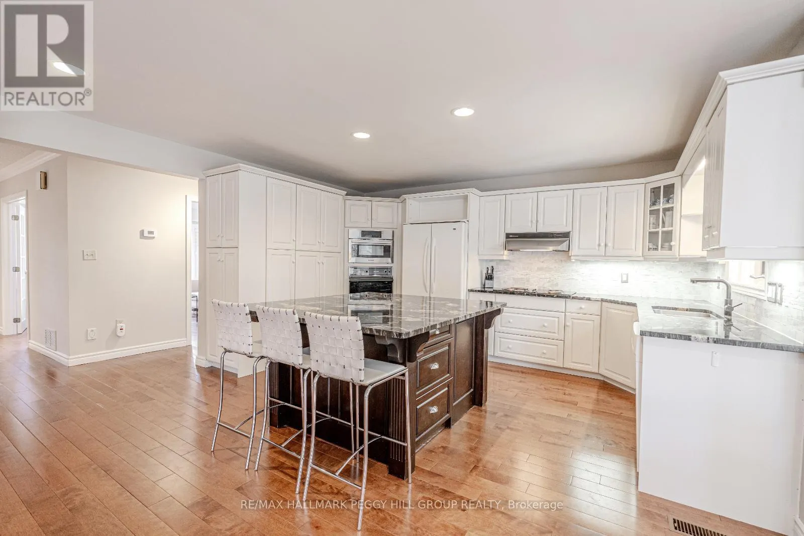 24 WILLOW BAY DRIVE