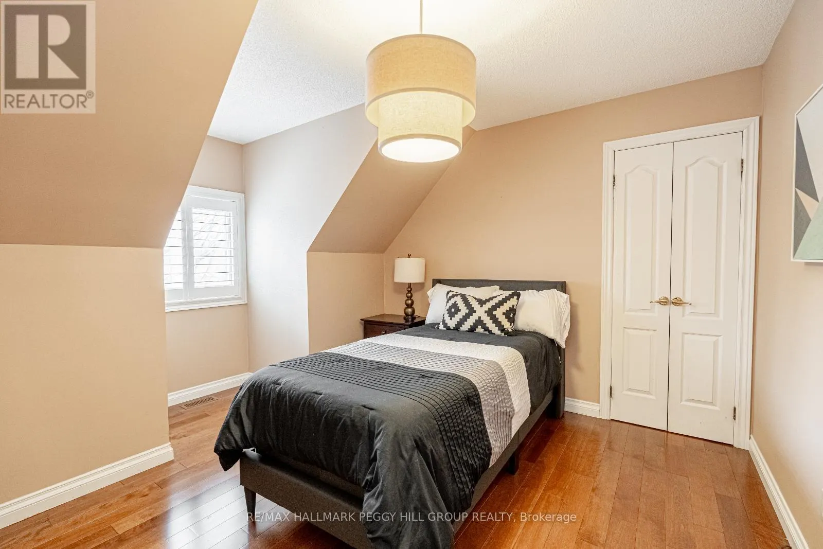 24 WILLOW BAY DRIVE