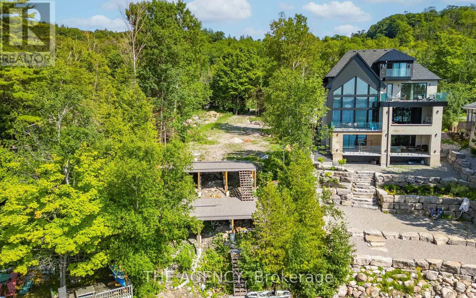 466 SILVER BIRCH DRIVE