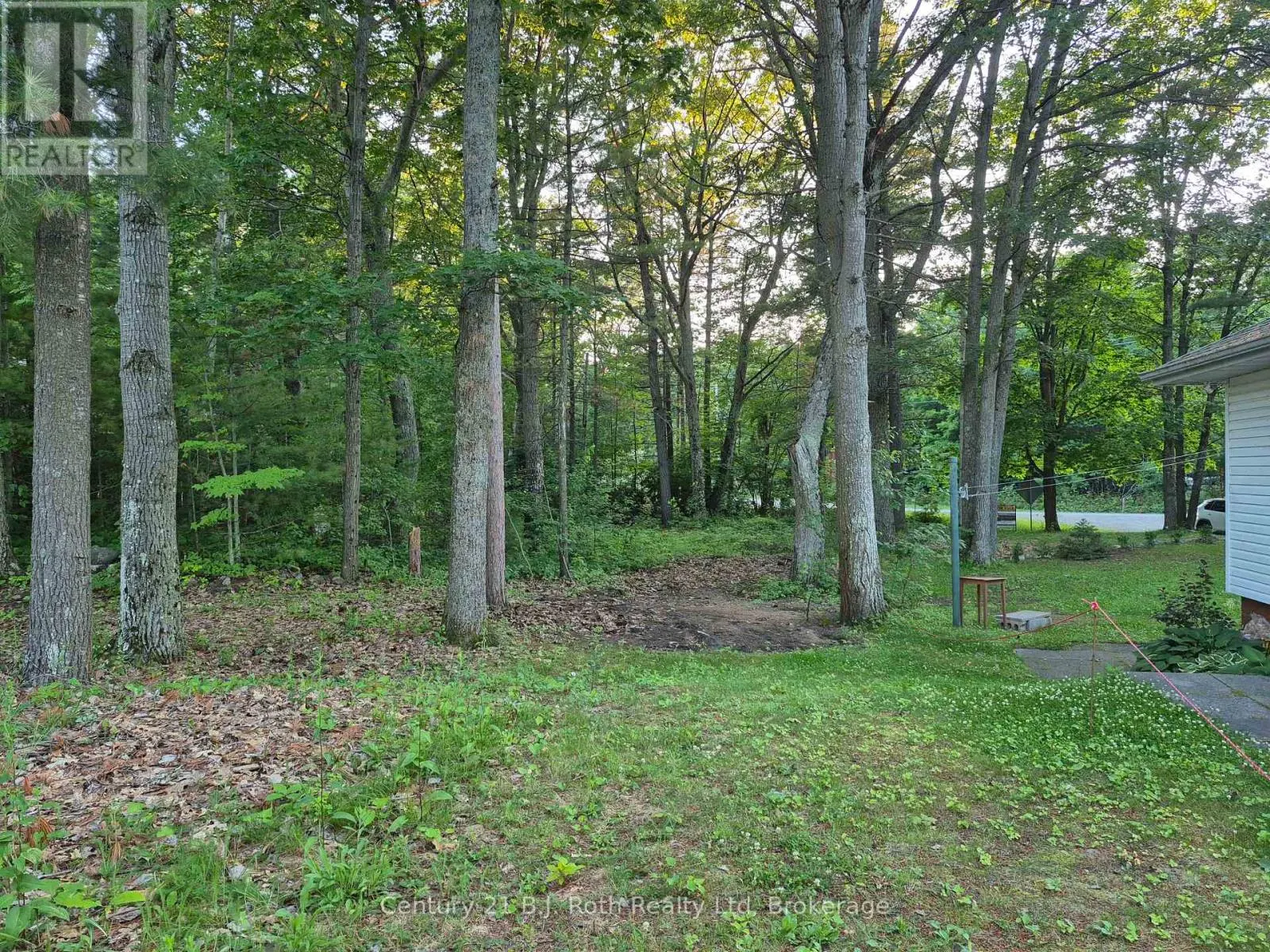 1379 CHAMPLAIN ROAD