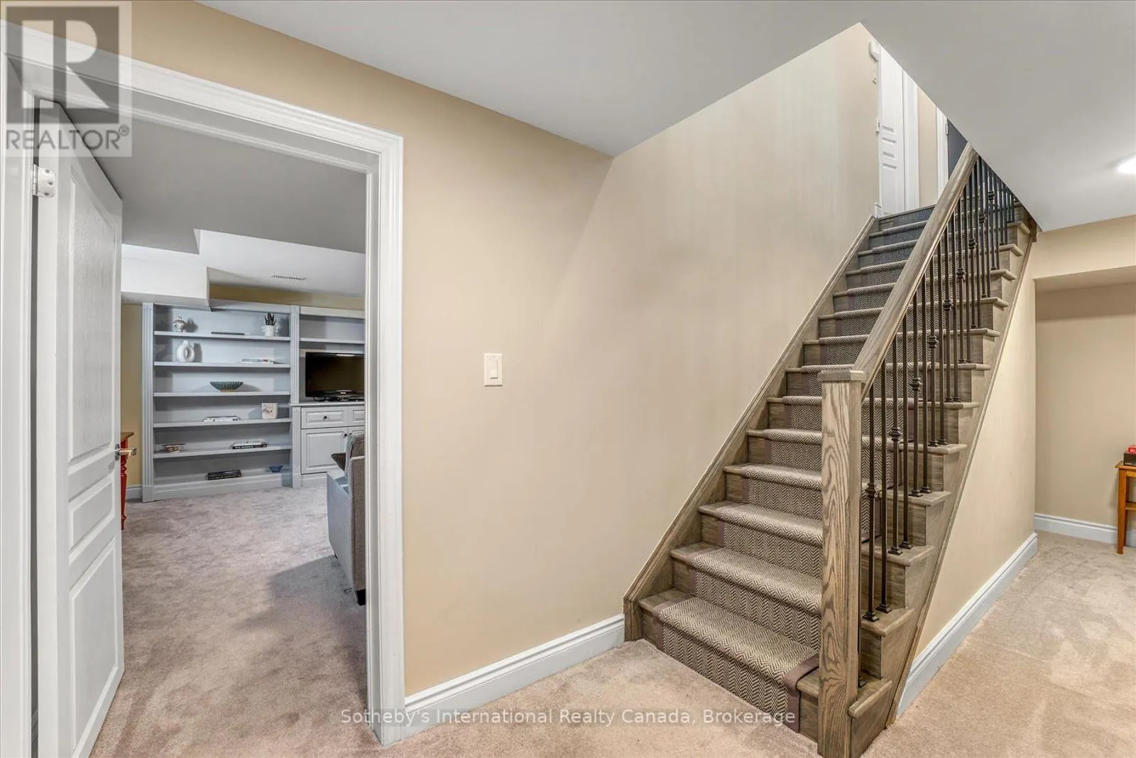 4 EMERSON MEWS