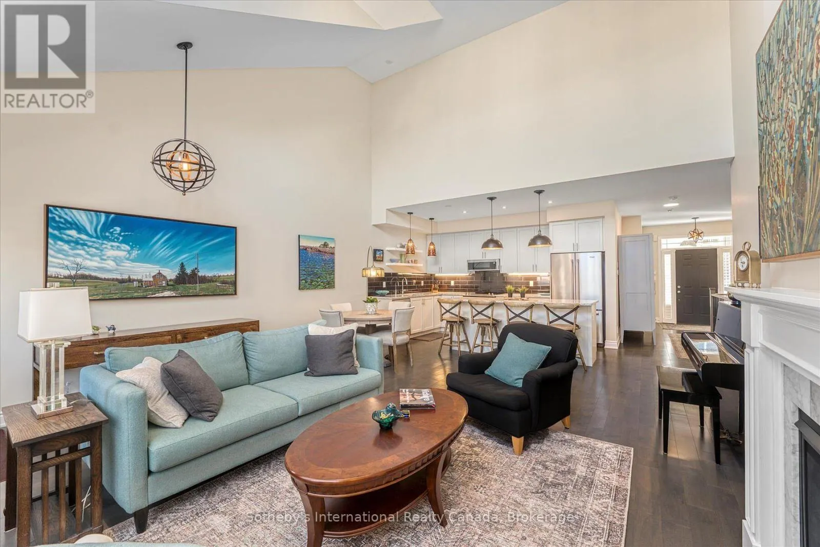 4 EMERSON MEWS