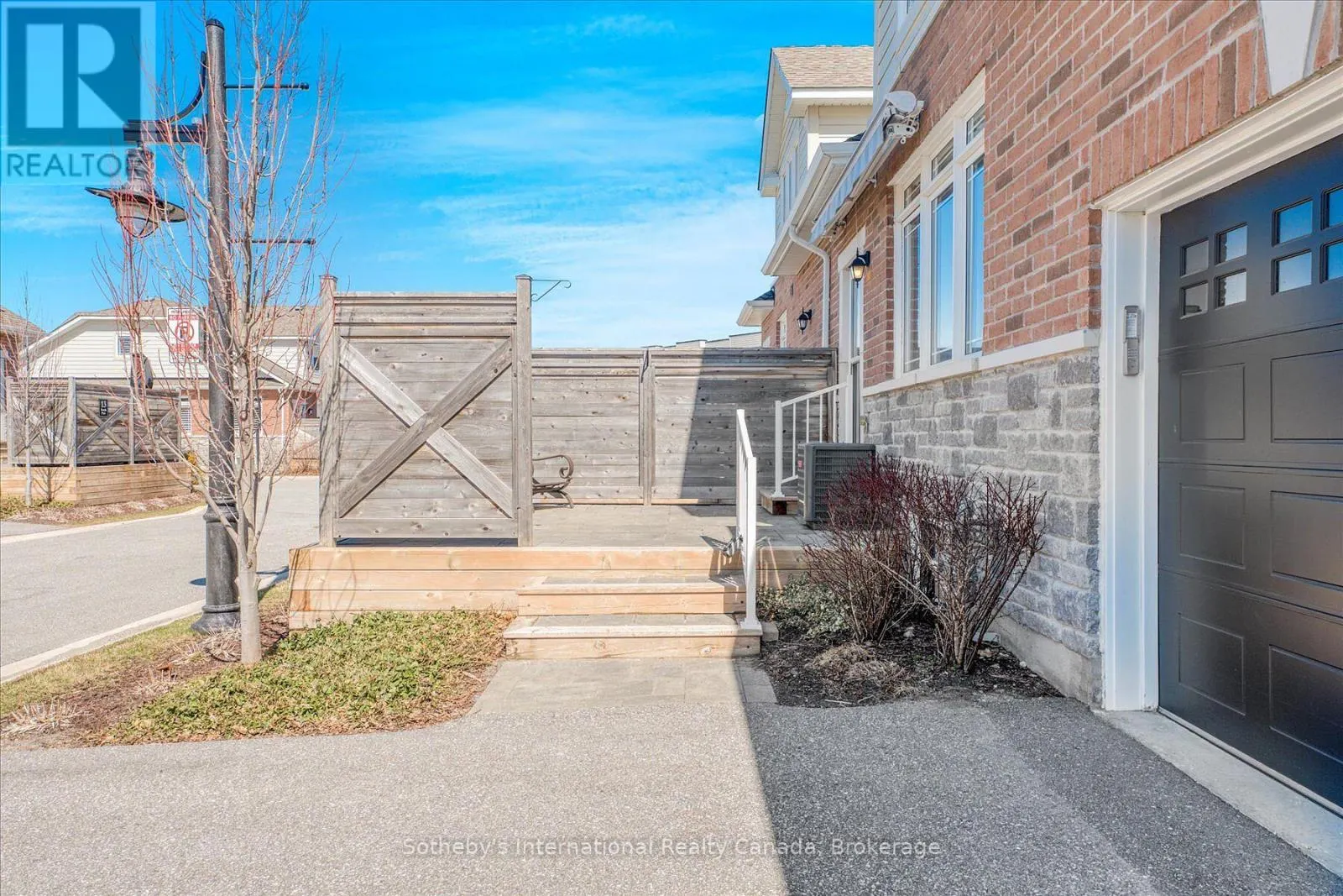 4 EMERSON MEWS