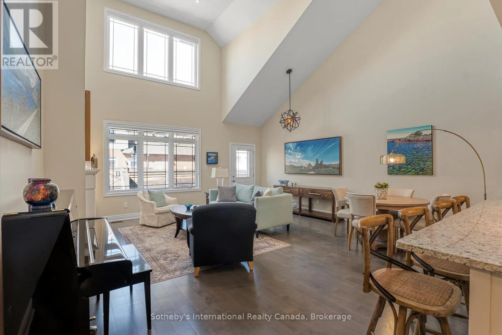 4 EMERSON MEWS