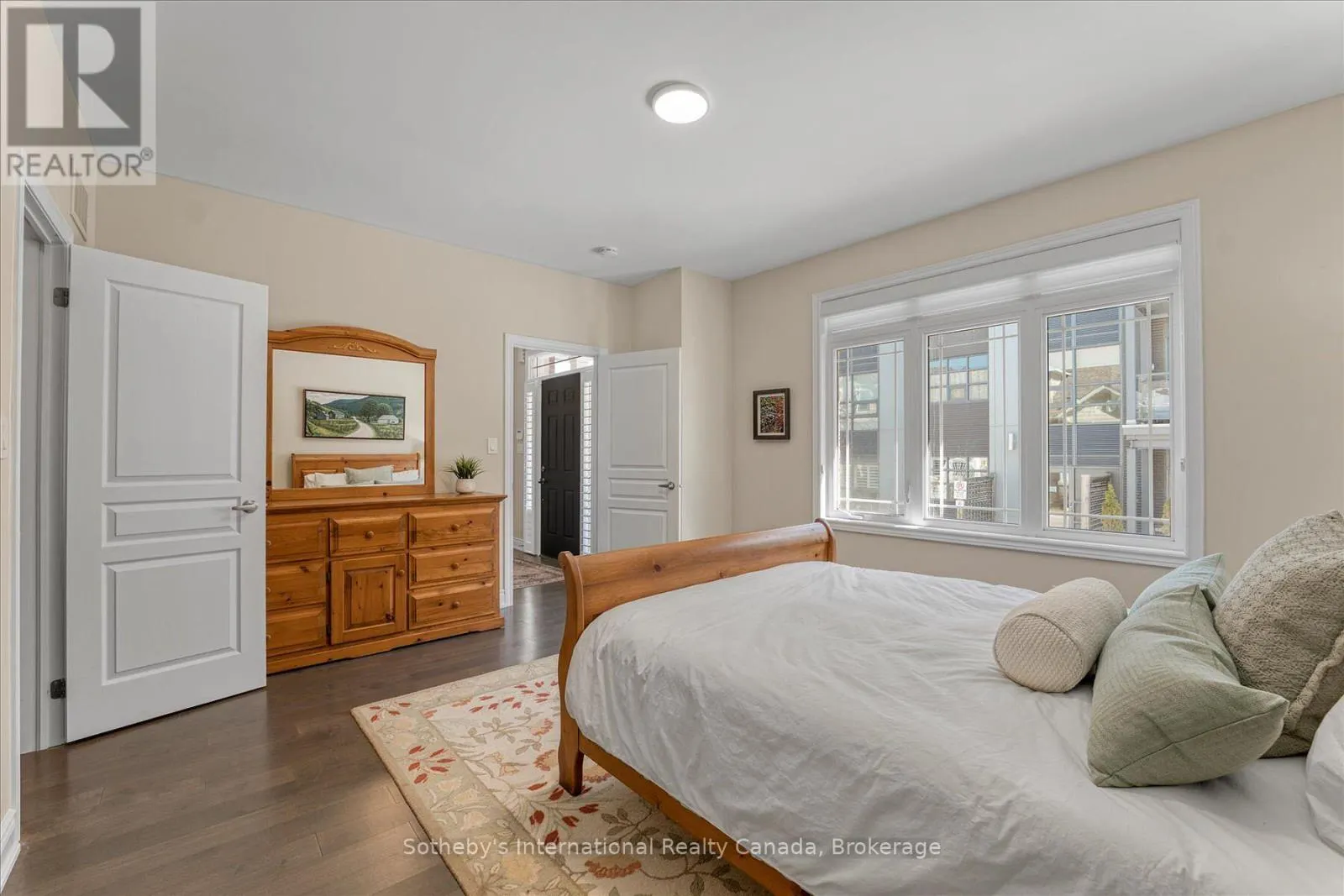 4 EMERSON MEWS