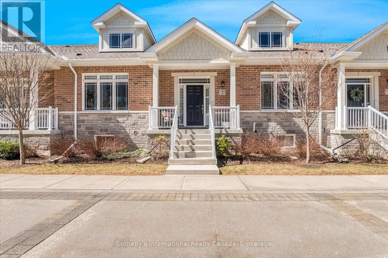 4 EMERSON MEWS