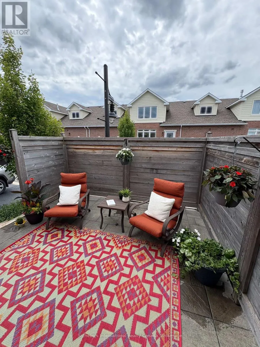 4 EMERSON MEWS
